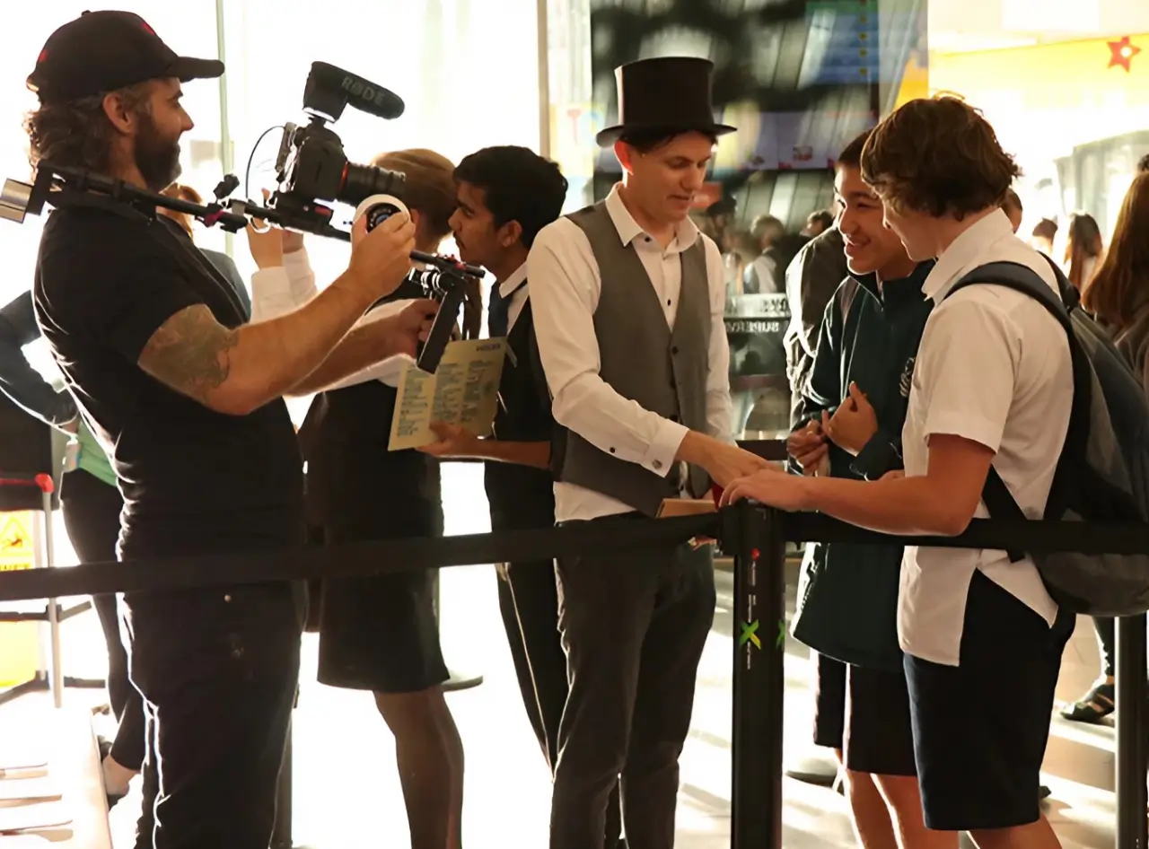 Magician Andy Wonder dazzles teens in close-up magic, filmed for TV.